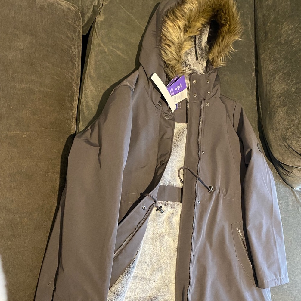 Brand new parka beautiful color and quality